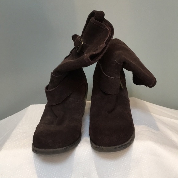 Brown suede boots. - Picture 4 of 4